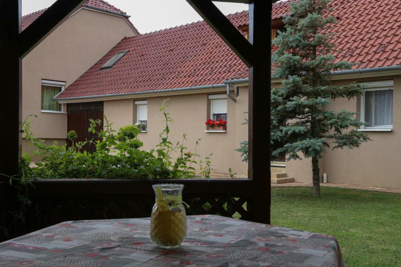 Silentium Garden Apartman Sárvár Extérieur photo
